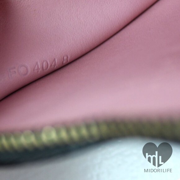 LOUIS VUITTON Heart Coin Purse - Picture 13 of 15